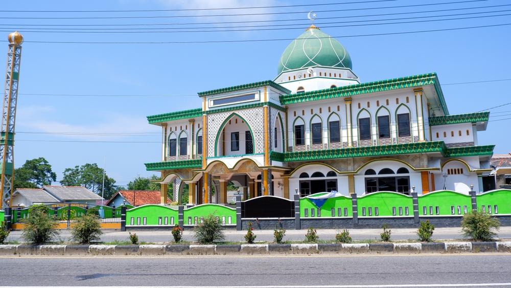 Masjid Al-Ikhlash: Tempat Ibadah yang Menyatu dengan Hidup Warga Cilacap